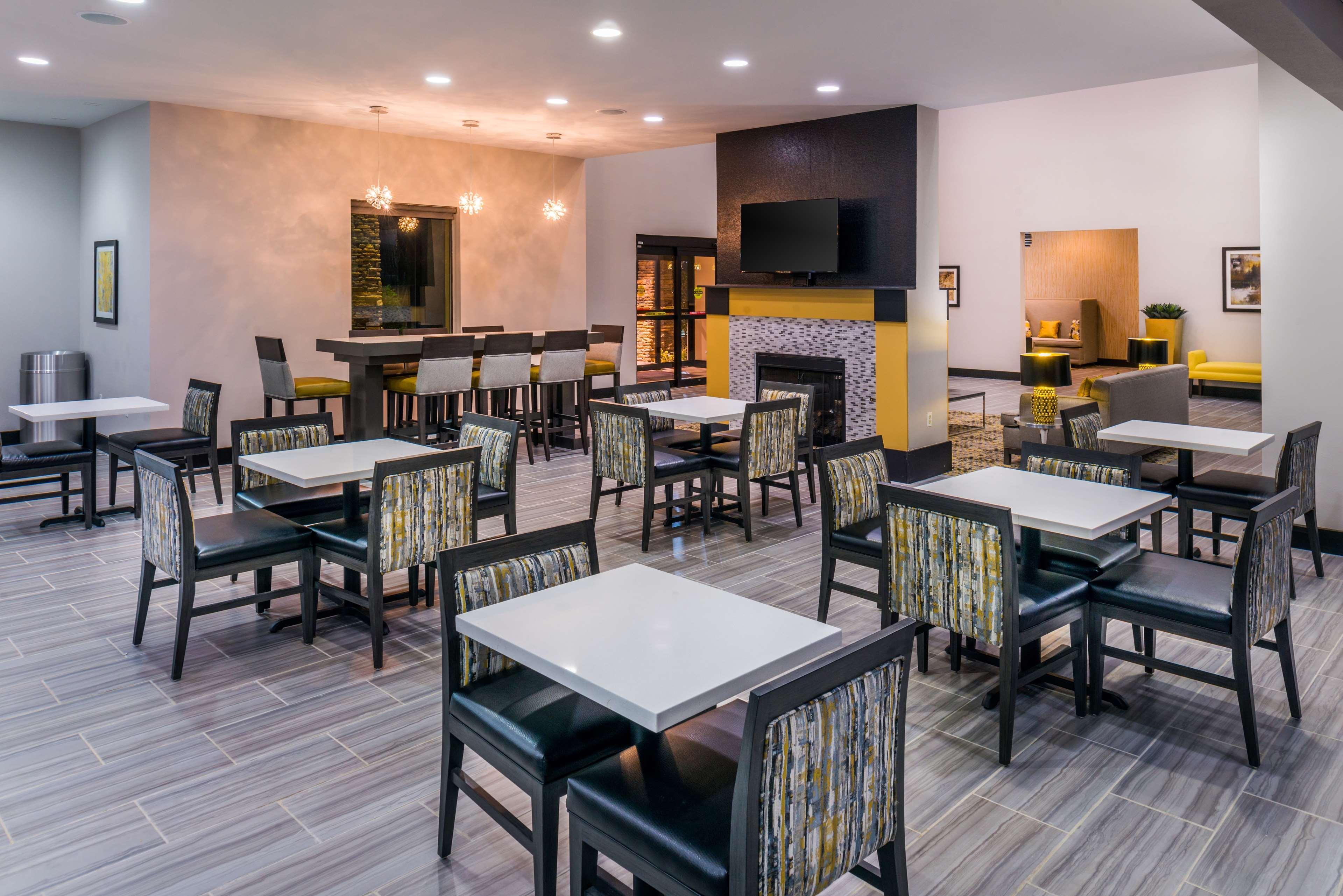Best Western Plus Regency Park Walker Exteriör bild