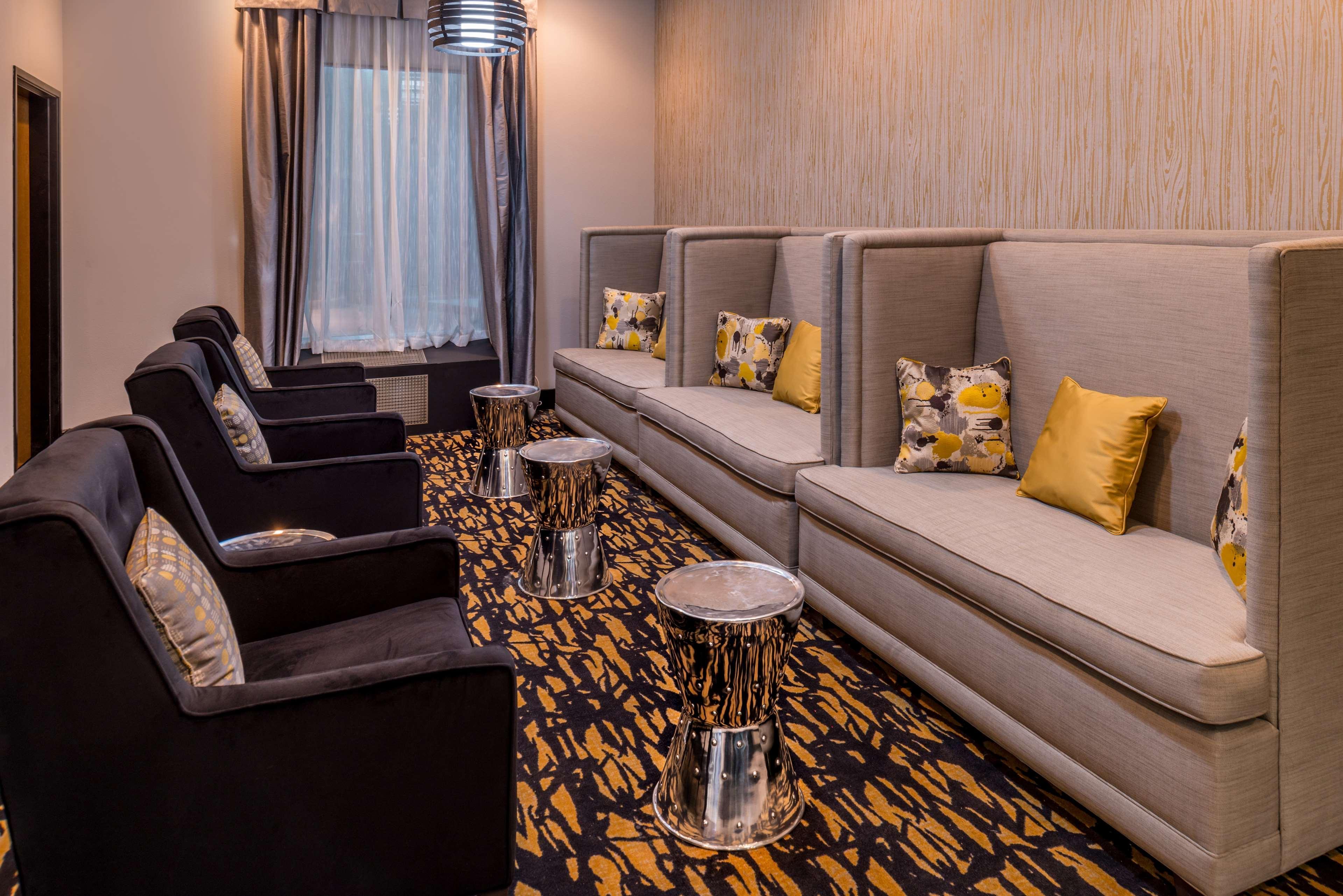 Best Western Plus Regency Park Walker Exteriör bild