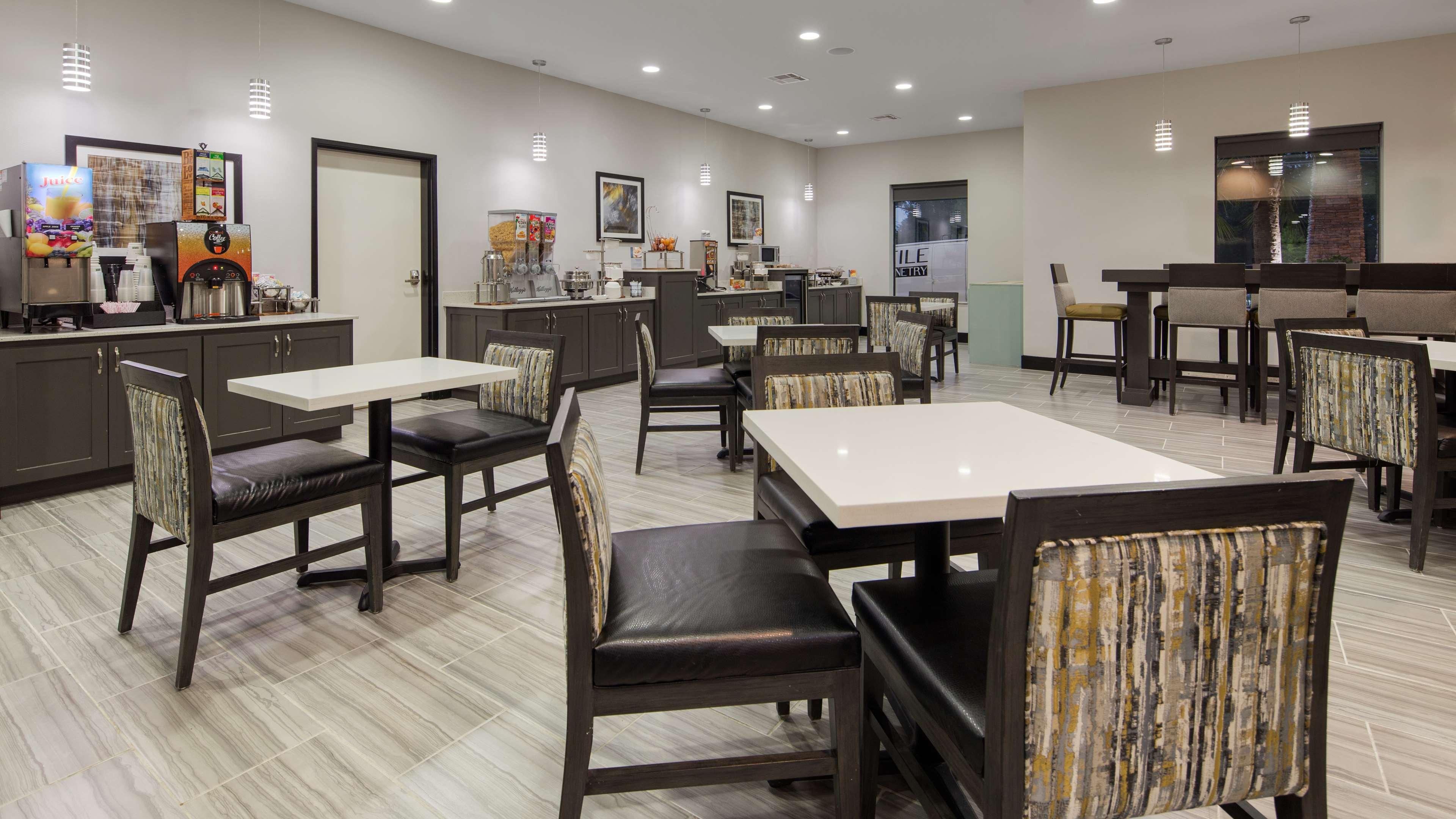 Best Western Plus Regency Park Walker Exteriör bild