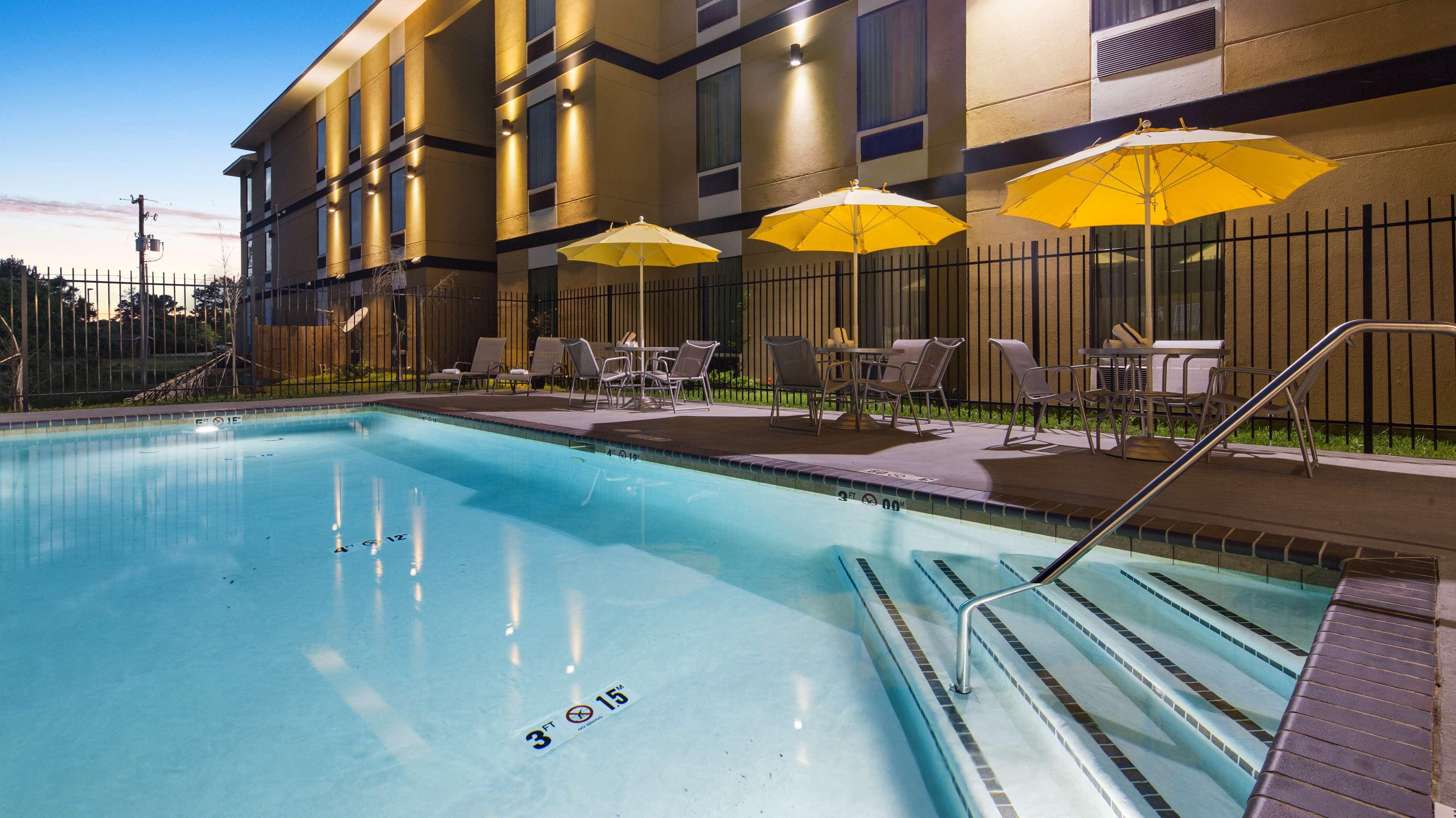 Best Western Plus Regency Park Walker Exteriör bild