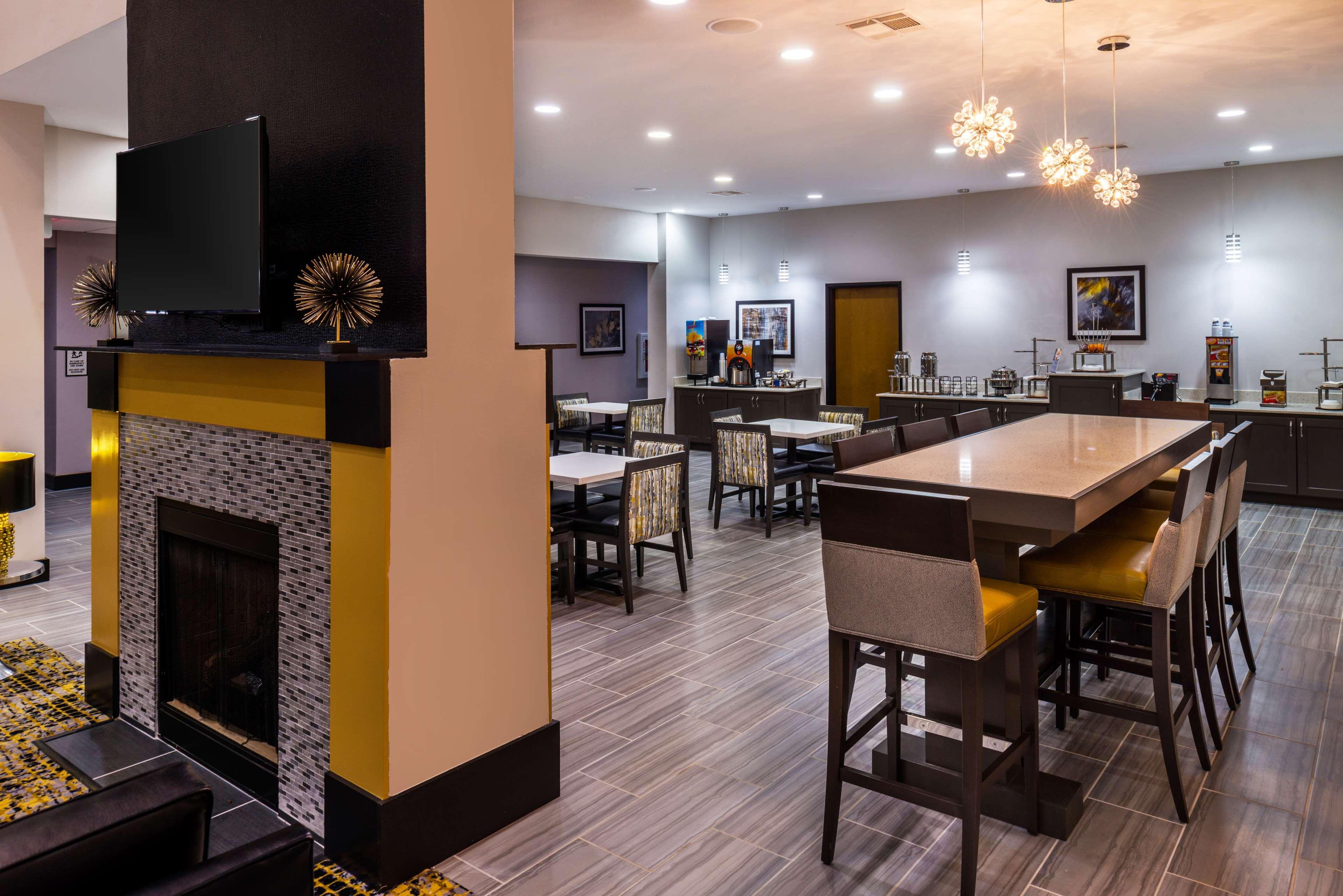 Best Western Plus Regency Park Walker Exteriör bild