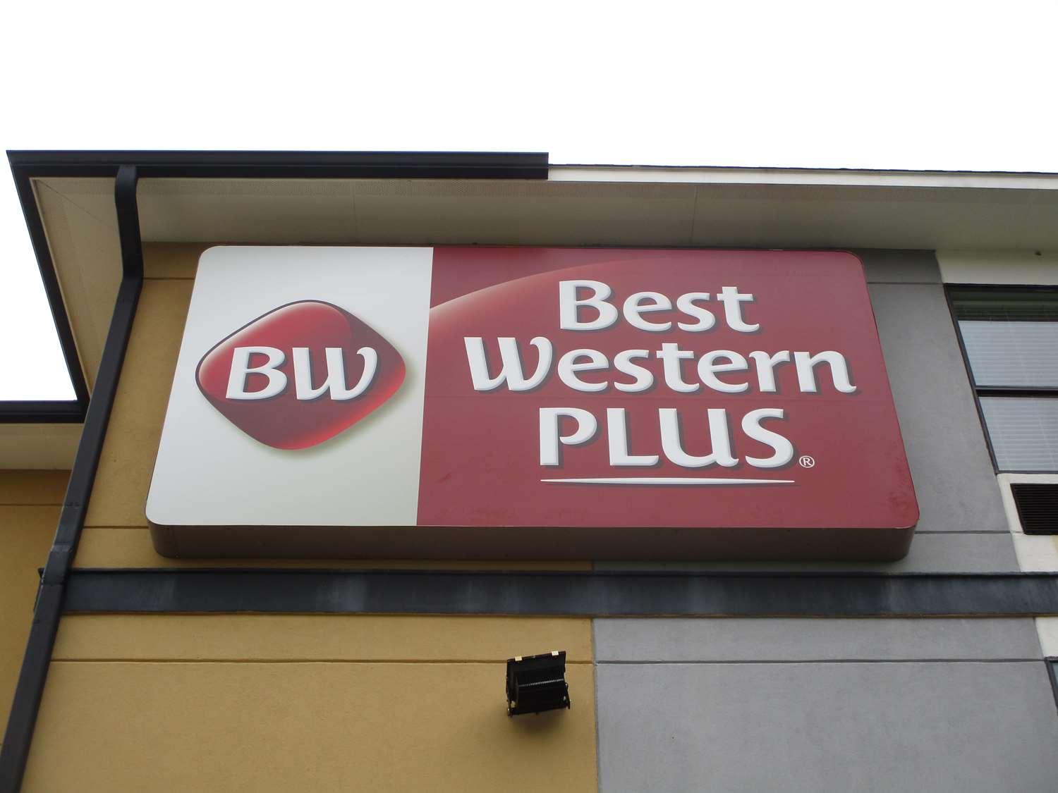 Best Western Plus Regency Park Walker Exteriör bild
